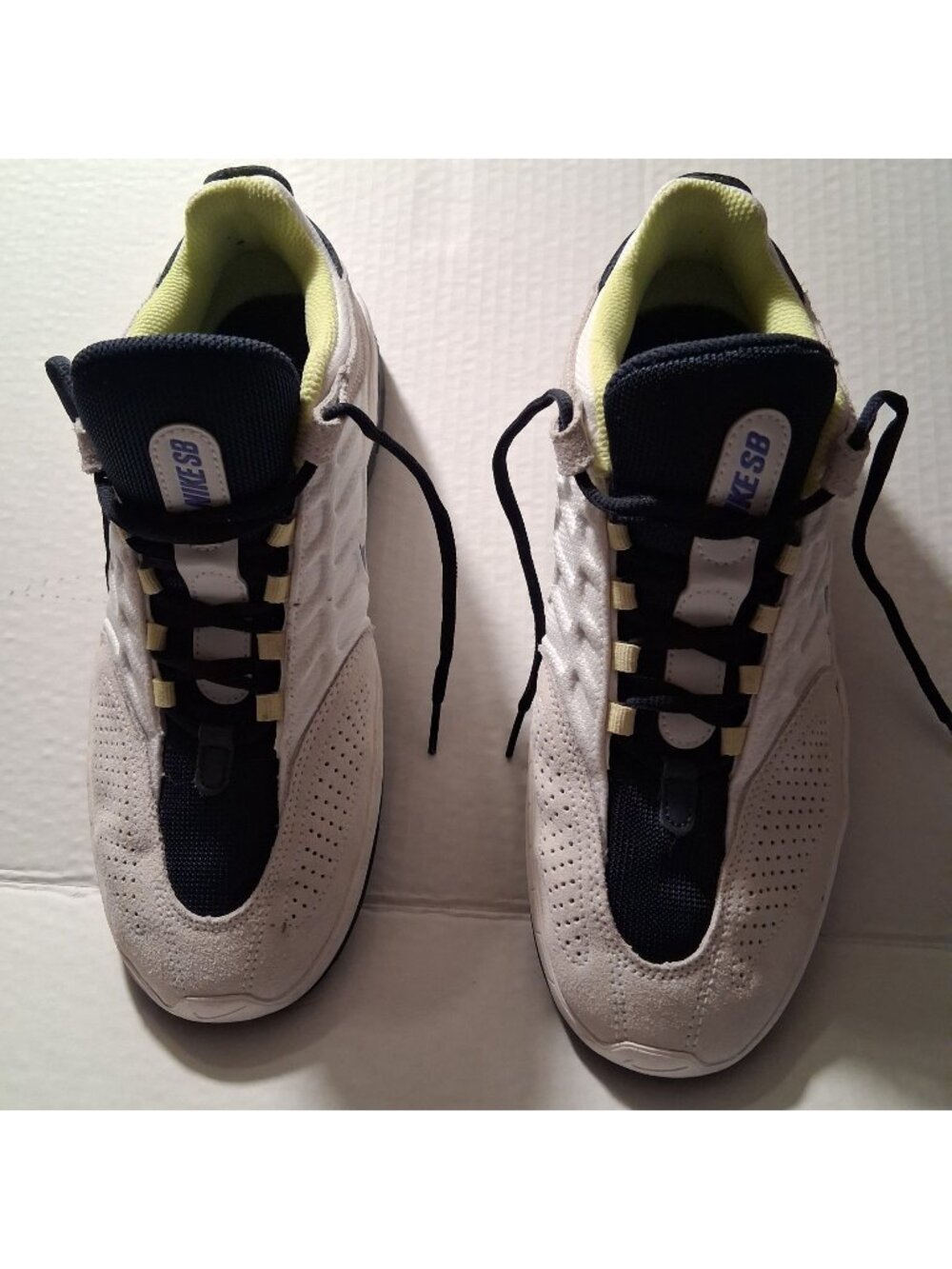Nike SB Zoom Air Sneakers White/Blue Mens Size 9 Suede & Mesh Upper Lightweight - Picture 1 of 10